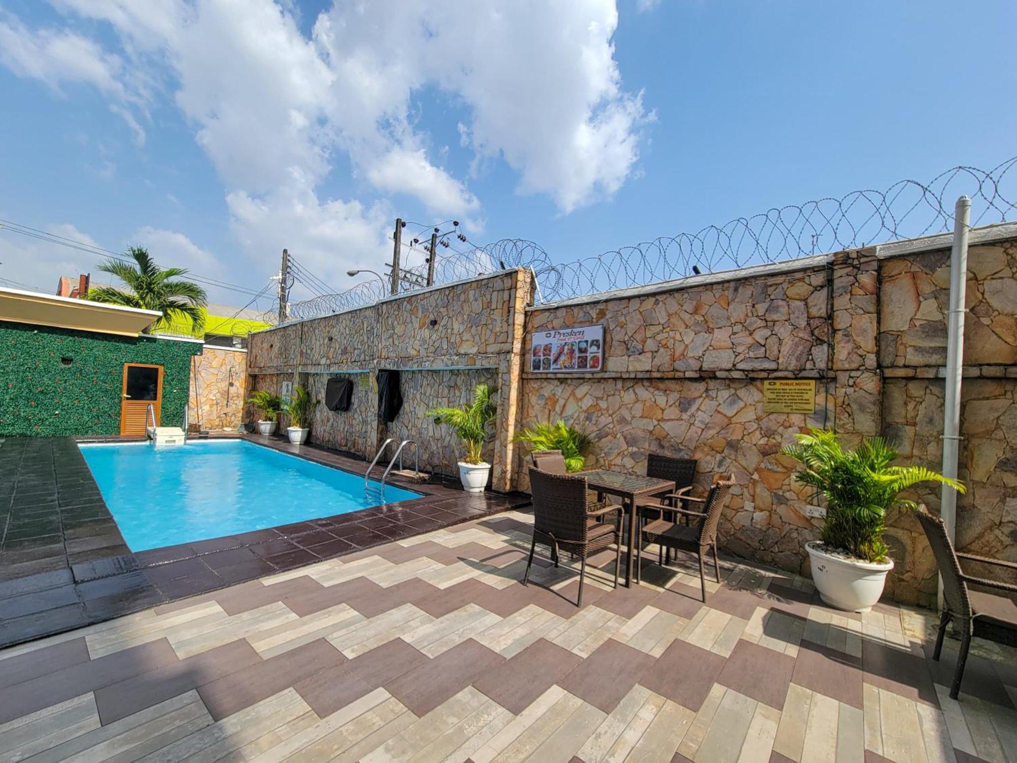 Presken K-One Hotel Ikeja Exterior foto